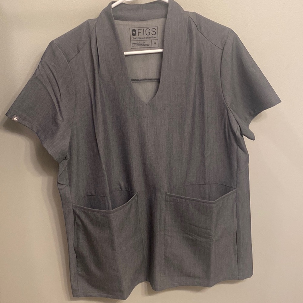 NWOT figs gray top technical collection size M